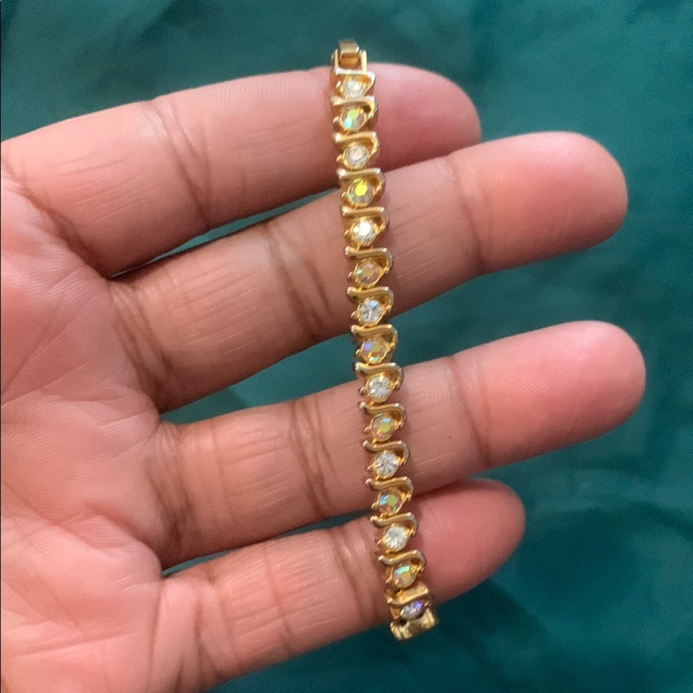 Elegant Gold Bracelet with Rhinestones